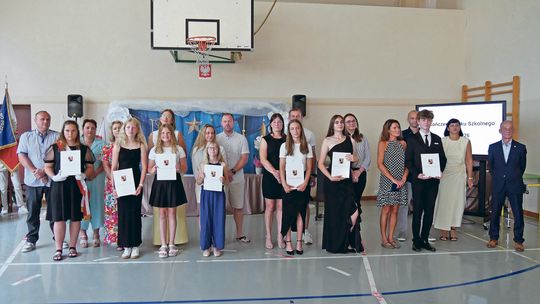 112 stypendiów dla uczniów gminy Prószków! Uroczyste zakończenia roku szkolnego pełne wzruszeń i wyróżnień