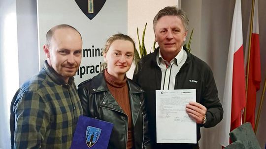 21 nowych wiat przystankowych w gminie Komprachcice! Sprawdź, gdzie powstaną i co się zmieni