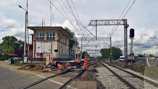 Chaos komunikacyjny w Tarnowie Opolskim. Awaryjne zamknięcie przejazdu sparaliżowało gminę, wójt żąda zmian