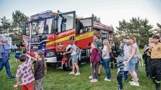 Chróścina: nowoczesna Scania P370 za 1,7 mln zł zasila OSP. Trzy gminy zdobyły 1. miejsce w konkursie unijnym