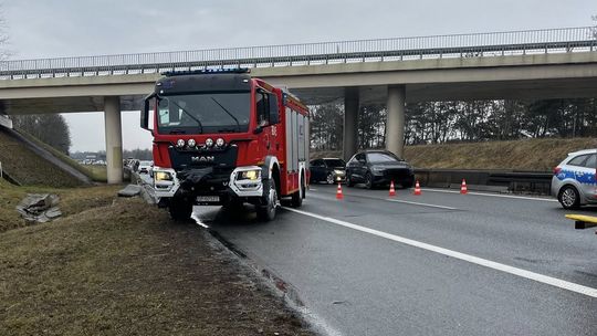 Dachowanie na A4. W akcji śmigłowiec LPR