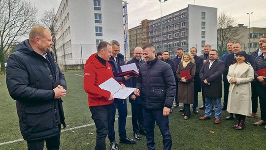 Decyzję o dofinansowaniu do remontu na basenie w Tułowicach przywiózł nam wiceminister!