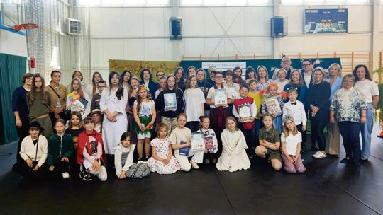 Interpretacja, emocje i mini‑spektakle. Uczniowie z kilku szkół spotkali się w Naroku na wyjątkowym konkursie aktorskiego czytania