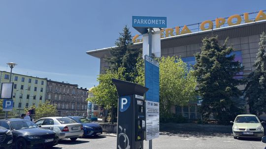 Mandat w 120 sekund? Rosną skargi na parkingi pod marketami w Opolu. Rzecznik ostrzega przed nieuczciwymi praktykami