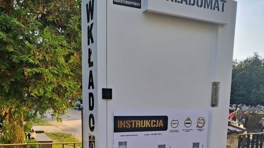 Nie zdążyłeś kupić wkładu do znicza? W Grodźcu powstało rozwiązanie dostępne przez całą dobę