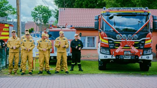Nowa Scania za 1,7 mln zł trafiła do OSP Gracze! Strażacy świętowali podczas pikniku