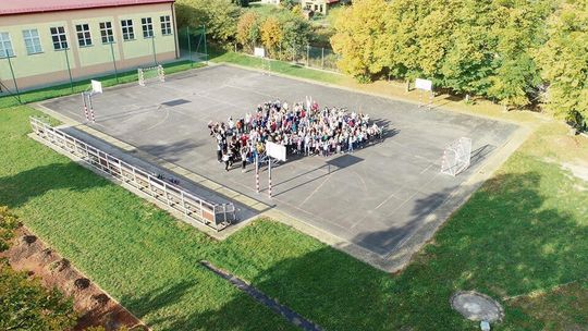Nowe boisko i filia Centrum Aktywności Lokalnej! Gmina Dąbrowa rusza z dwiema kluczowymi inwestycjami