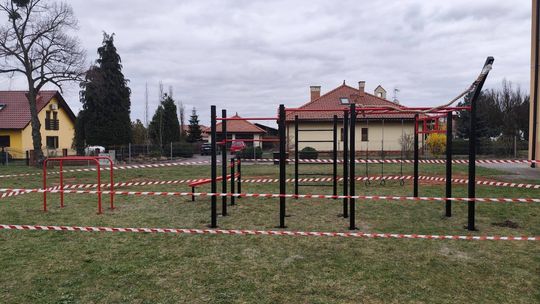 Nowe miejsce aktywności w Dąbrowie. Powstał plac street workout