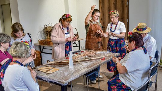 Nowe zajęcia w Centrum Aktywności Lokalnej. Plecionkarstwo, ceramika, joga i gry planszowe