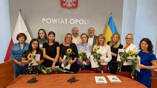 Nowi nauczyciele mianowani w powiecie opolskim. 12 pedagogów odebrało akty awansu tuż przed rozpoczęciem roku szkolnego