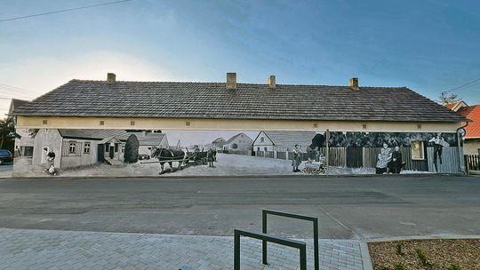 Nowy mural w Dobrzeniu Wielkim robi wrażenie! 28‑metrowa ściana zamieniła się w opowieść o dawnych mieszkańcach