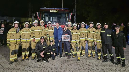 Nowy wóz strażacki w OSP Ligota Prószkowska. Samochód kosztował 429,5 tys. zł
