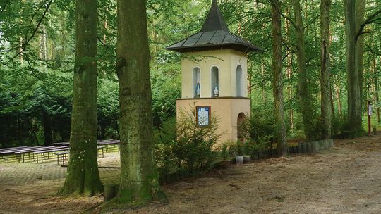O kapliczkach  - dzwonnicach opowiadających historie