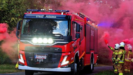 Owacje, syreny i race. Nowy wóz już w OSP Krasiejów