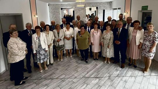 Pary z gminy Tarnów Opolski świętowały 50‑lecie małżeństwa. W Raszowej wręczono medale za długoletnie pożycie