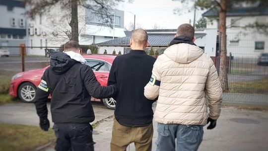 Policjanci z powiatu opolskiego zatrzymali 31-letniego recydywistę podejrzanego o kradzież i groźby podpalenia