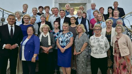 Seniorzy z Nakła i Opola na trzydniowej wycieczce w Warszawie! Zwiedzili Sejm i spotkali marszałka Zgorzelskiego