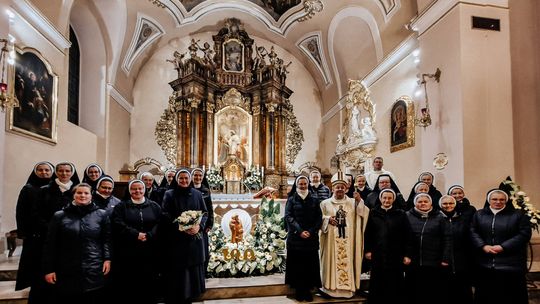 Sto lat służby i modlitwy. Jubileusz Sióstr Służebniczek w Tarnowie Opolskim Uroczysta msza święta w Parafii pw. św. Marcina Biskupa w Tarnowie Opolskim z okazji 100-lecia posługi Sióstr Służebniczek NMP Niepokalanie Poczętej.