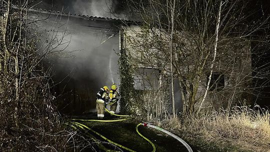 Trzy pożary w tydzień w Sokolnikach. Mieszkańcy alarmują, władze reagują: „To już nie przypadek”