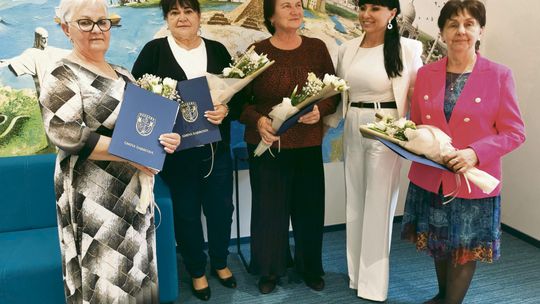 Tydzień Bibliotek w gminie Dąbrowa pełen atrakcji! Spotkania, warsztaty, gra terenowa i jubileusz pałacyku