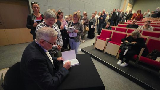 Wieczór pełen humoru i opowieści – spotkanie z Arturem Andrusem