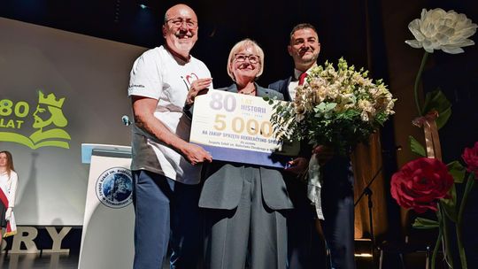 Wzruszenia, wspomnienia i pełna sala! Liceum w Niemodlinie świętowało 80‑lecie istnienia