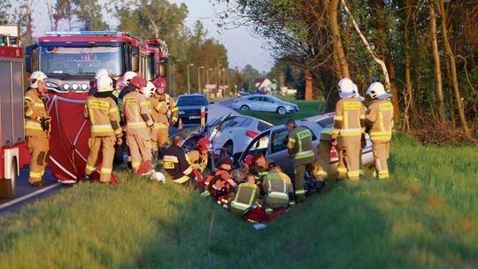 Zderzenie audi i skody. 23‑latek w ciężkim stanie trafił do szpitala, policja podsumowuje majowy weekend