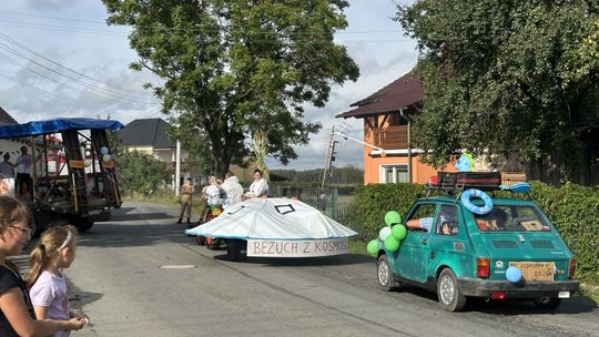 [ZDJĘCIA] Gmina Chrząstowice: dożynki w Dańcu, czyli pomysłowy korowód i wspólna biesiada