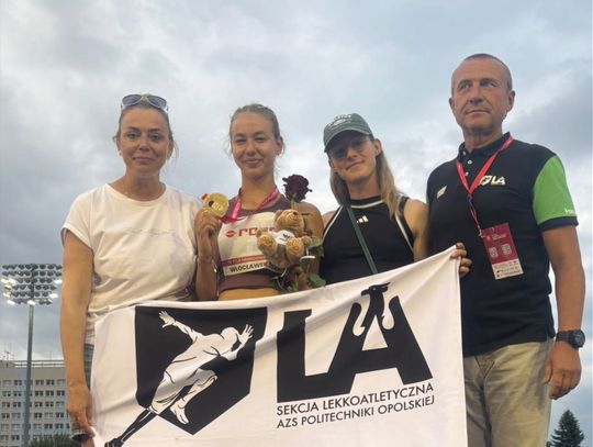 Alicja Lach ze złotym medalem Mistrzostw Polski U20 we Włocławku – triumf w rzucie oszczepem.