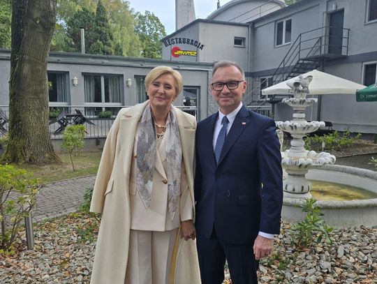 Na zdjęciu Andrzej Duda z żoną Agatą Kornhauser-Dudą podczas prywatnej wizyty w zajazd Jowisz w Turawie