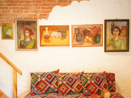 Artystyczna stodoła w Suchym Borze – niezwykła galeria w prywatnym gospodarstwie