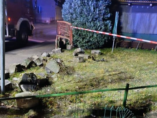 BMW w ogrodzeniu, kierowcy brak BMW w ogrodzeniu, kierowcy brak