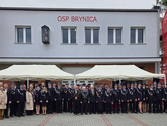 Strażacy OSP Brynica podczas uroczystości stulecia jednostki