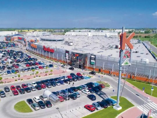 Wizualizacja rozbudowy Centrum Handlowego Karolinka z nową fasadą i częścią handlową
