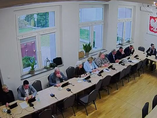 Wójt gminy Chrząstowice podczas omawiania kwestii zarządzania energią elektryczną