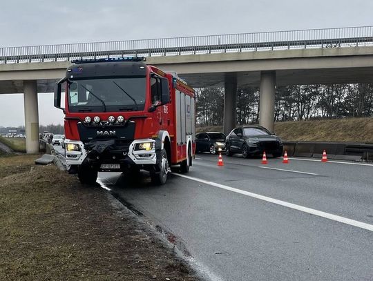 Dachowanie na A4. W akcji śmigłowiec LPR Dachowanie na A4. W akcji śmigłowiec LPR