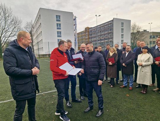 Decyzję o dofinansowaniu do remontu na basenie w Tułowicach przywiózł nam wiceminister! Decyzję o dofinansowaniu do remontu na basenie w Tułowicach przywiózł nam wiceminister!