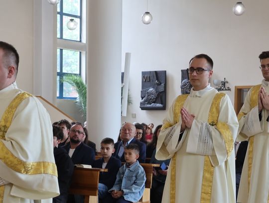 Diakon z Krasiejowa. Piotr Sobiech przyjął święcenia w Opolu