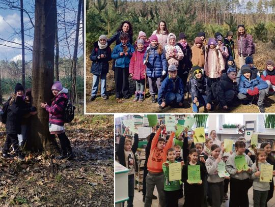 Dzieci z Tarnowa Opolskiego podczas warsztatów lasoterapii w bibliotece, słuchające opowieści o naturze