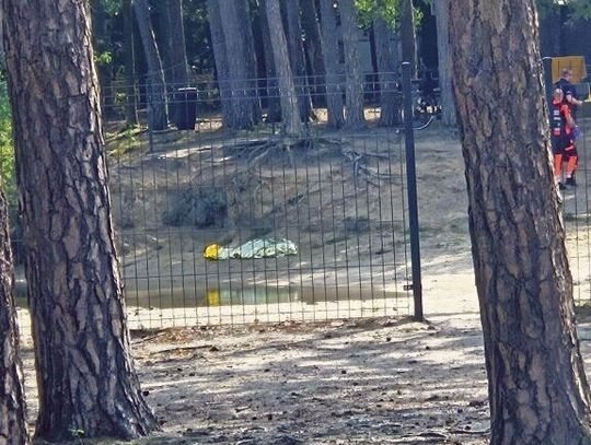 Służby ratunkowe podczas interwencji nad wodą w regionie opolskim