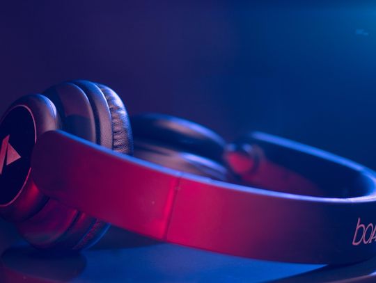 Jak wybrać idealne słuchawki? Kompletny przewodnik po świecie osobistego audio