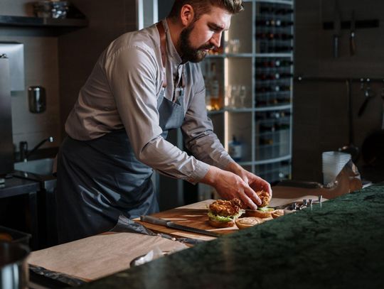 Jak wybrać noże kuchenne do profesjonalnej gastronomii?