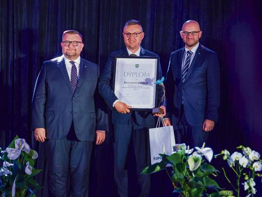 Krzysztof Janikula, prezes Fundacji BONUS z Przysieczy, wyróżniony w konkursie „Opolska Niezapominajka dla Społecznika Roku”