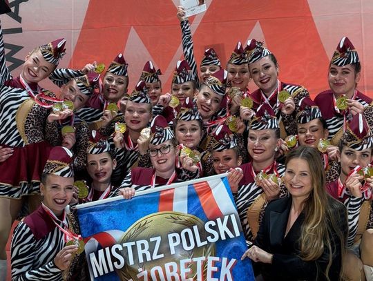 Zespół mażoretek „Seniorita” z Dobrzenia Wielkiego – Mistrzynie Polski 2025, gotowe na wyjazd do Włoch