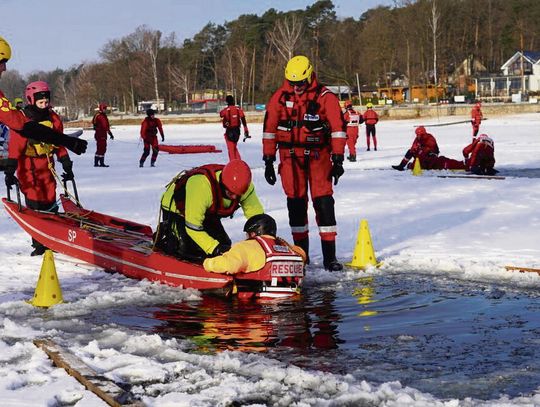 Na lodzie życie jest kruche. Trwają szkolenia mundurowych