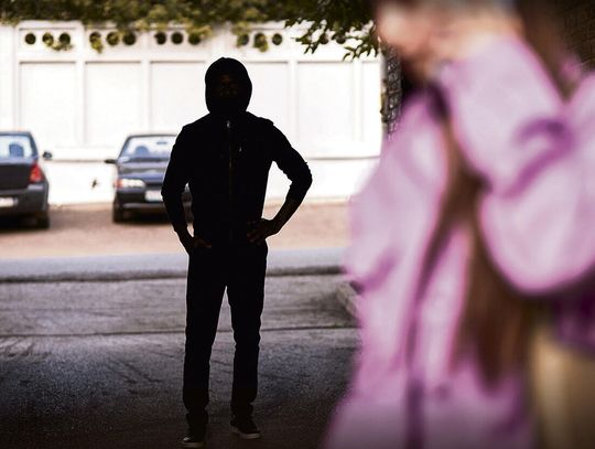 NĘKAŁ BYŁĄ PARTNERKĘ. NĘKAŁ BYŁĄ PARTNERKĘ.