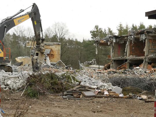 Niedokończony basen znika,  powstanie osiedle