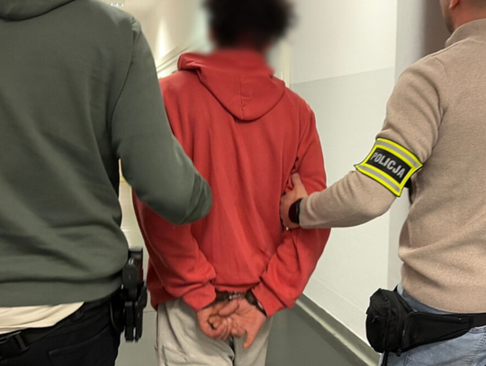 Nocna jazda bez prawa jazdy, z narkotykami i wyrokiem na karku Nocna jazda bez prawa jazdy, z narkotykami i wyrokiem na karku