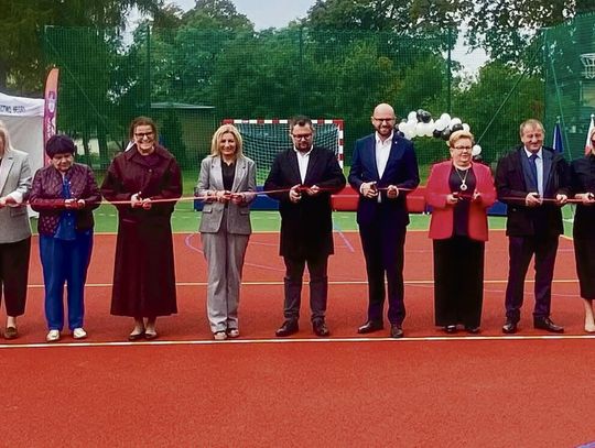 Nowe wielofunkcyjne boisko sportowe przy Publicznej Szkole Podstawowej w Osowcu w gminie Turawa