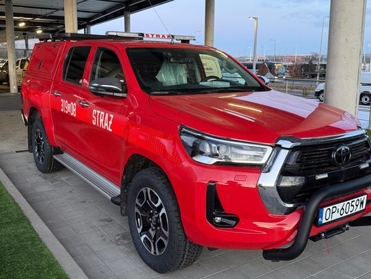 Nowy pojazd już w garażu! Druhowie nie kryją radości Nowy pojazd już w garażu! Druhowie nie kryją radości